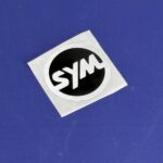برچسب گرد SYM روی کاور باک NH180 | اصلی 1